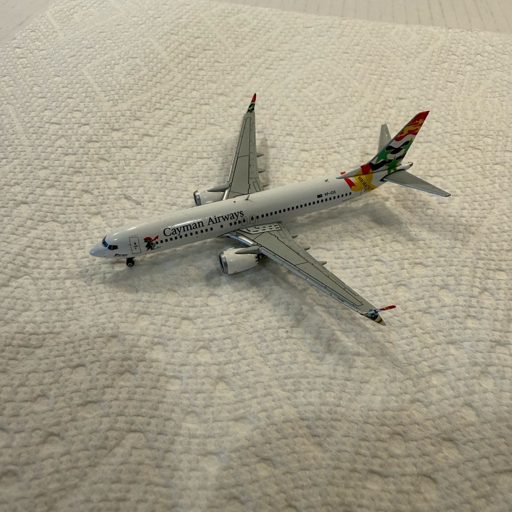 Gemini 200 (G2CAY980) Cayman Airways 737MAX8 1:200 Scale Prebuilt Diecast